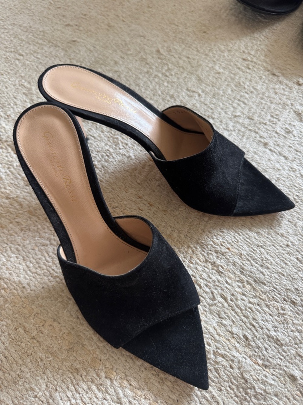 GIANVITO ROSSI suede heel